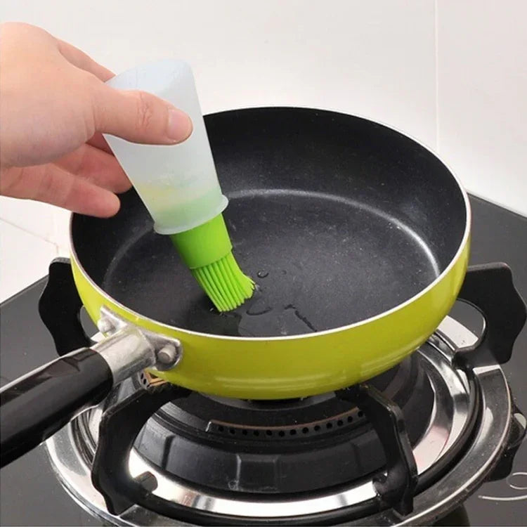 Kitchen Silicone Oil Brush Grill Brush Oil Bottle,Random Color Delivery, 11.5x5cm