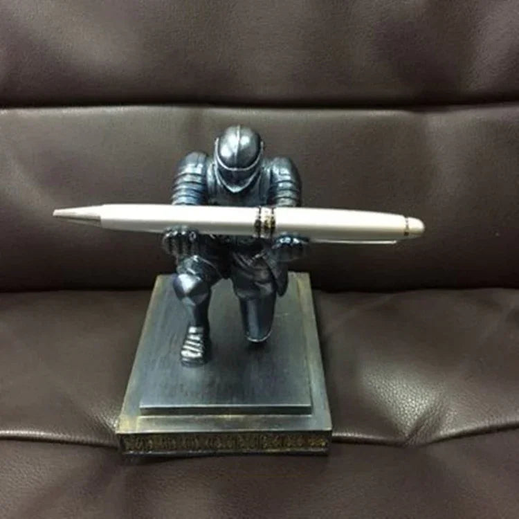 Executive Knight Shape Creative Household Office Desktop Storage Pen Holder